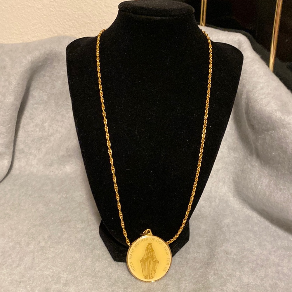 Holy Mary Mother of God Necklace NWB Never worn